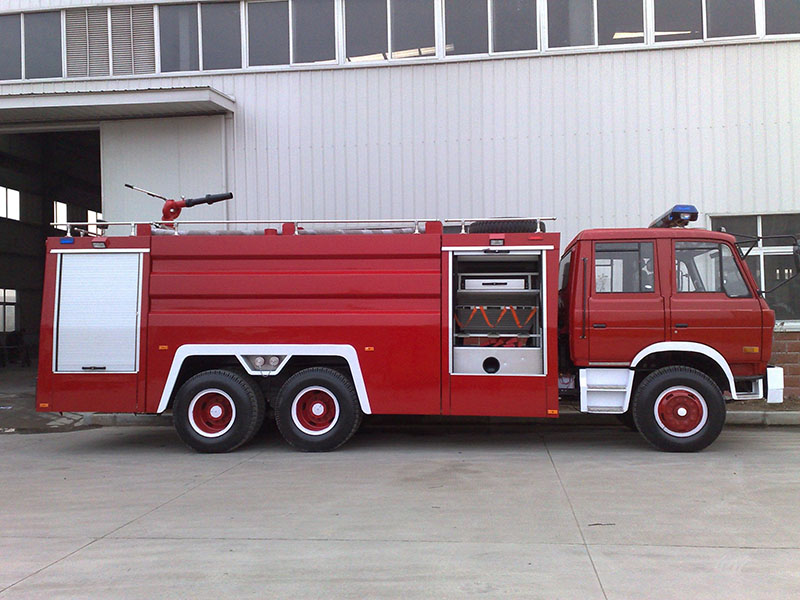東風(fēng)1208泡沫消防車