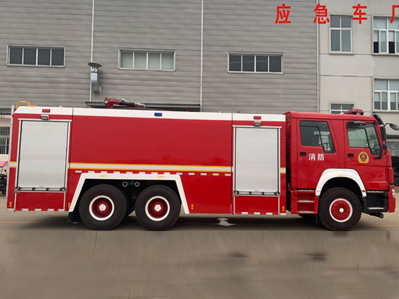 出口重汽豪沃12方泡沫消防車